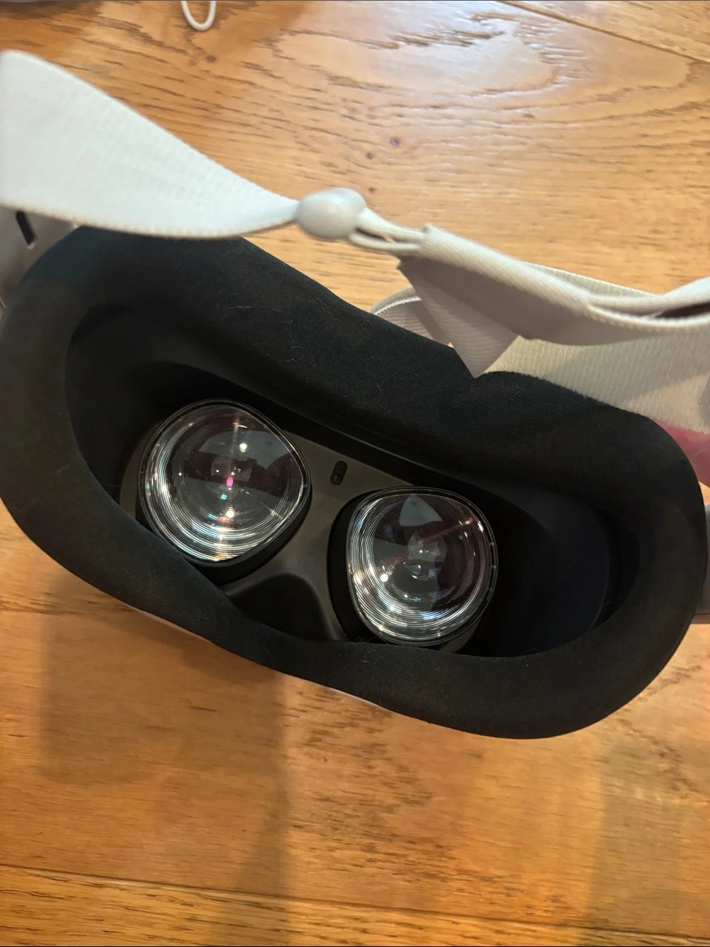 Light Cream Standalone VR Headset with Matching Controllers